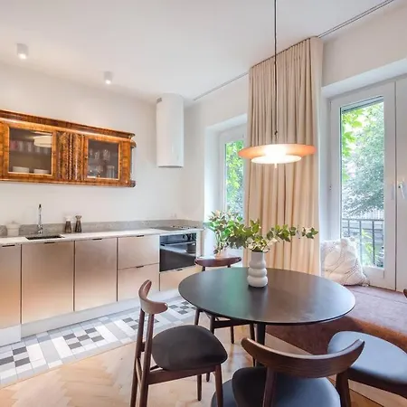 Cityscape Haven: Urban Retreat Apartament