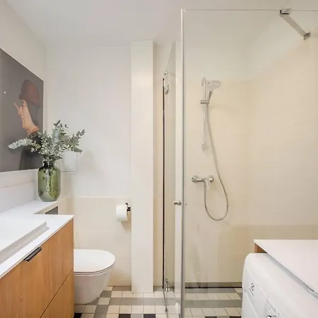 Cityscape Haven: Urban Retreat * Danzica