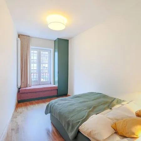 Cityscape Haven: Urban Retreat * Danzica